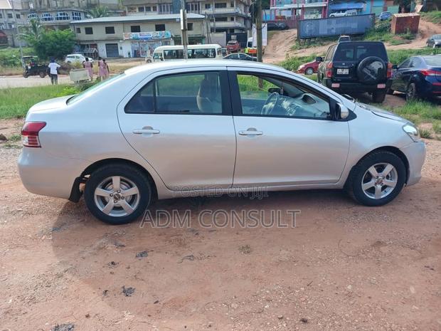 Toyota Belta 2010 Silver