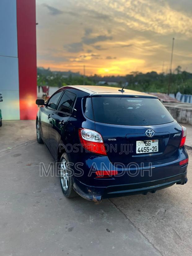 Toyota Matrix L Hatchback FWD (1.8L 4cyl 5M) 2012 Blue