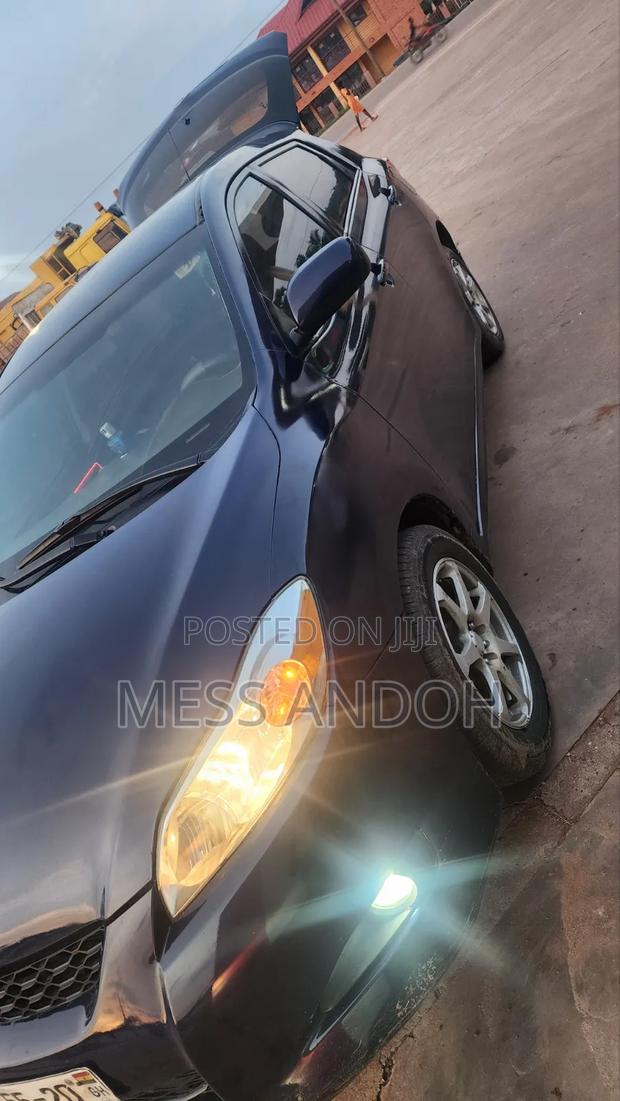 Toyota Matrix L Hatchback FWD (1.8L 4cyl 5M) 2012 Blue