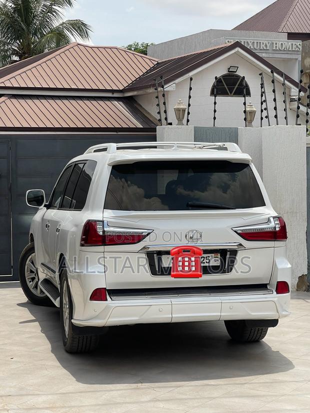 Lexus LX 570 2011 White