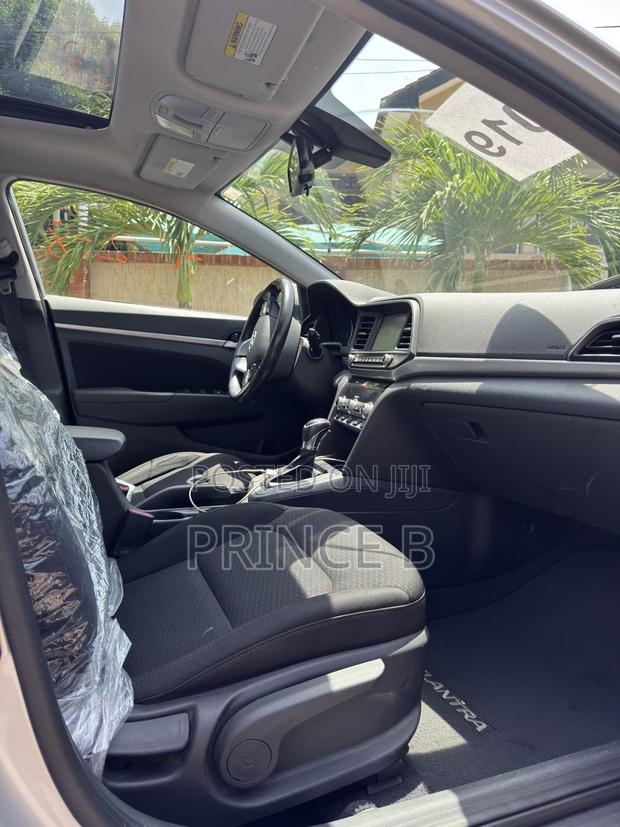 Hyundai Elantra SEL 2019 Silver