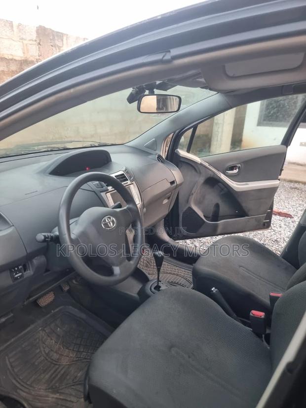 Toyota Vitz 1.3 FWD 5dr 2010 Black