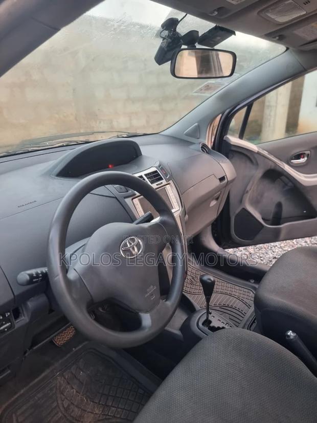 Toyota Vitz 1.3 FWD 5dr 2010 Black