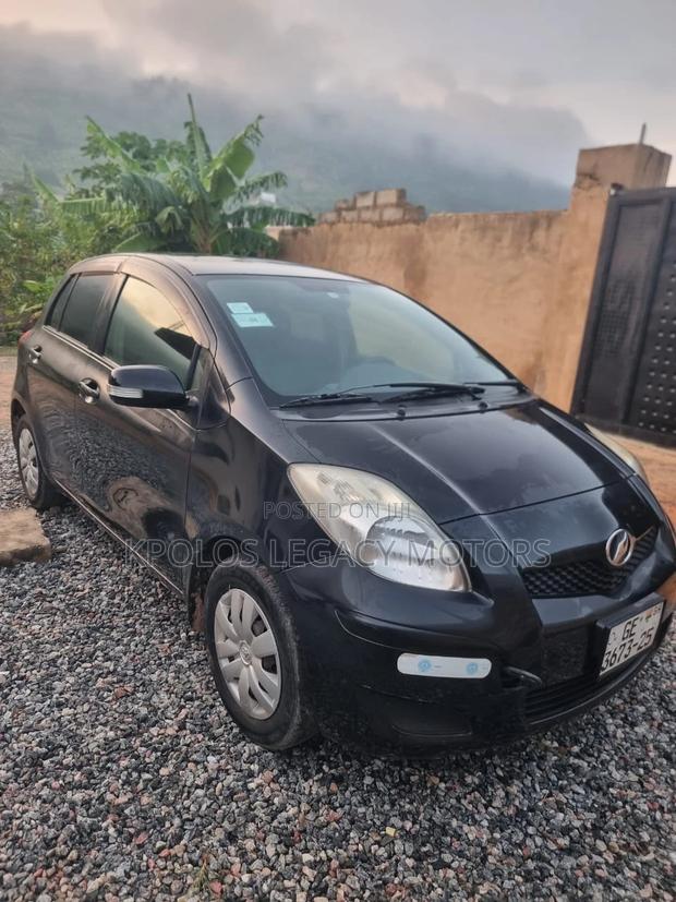 Toyota Vitz 1.3 FWD 5dr 2010 Black