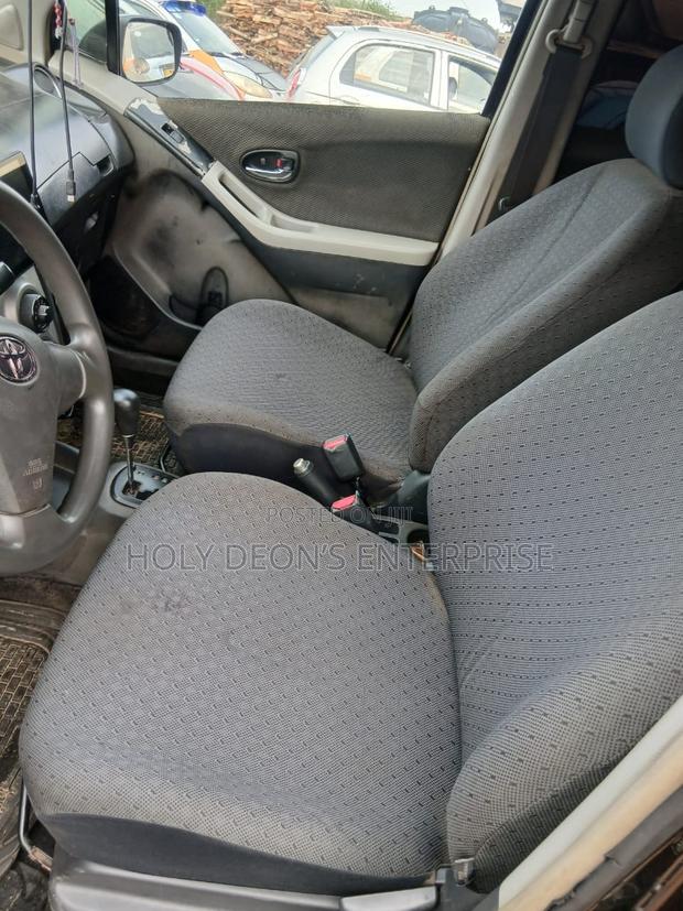 Toyota Vitz 1.5 FWD 5dr 2010 Black