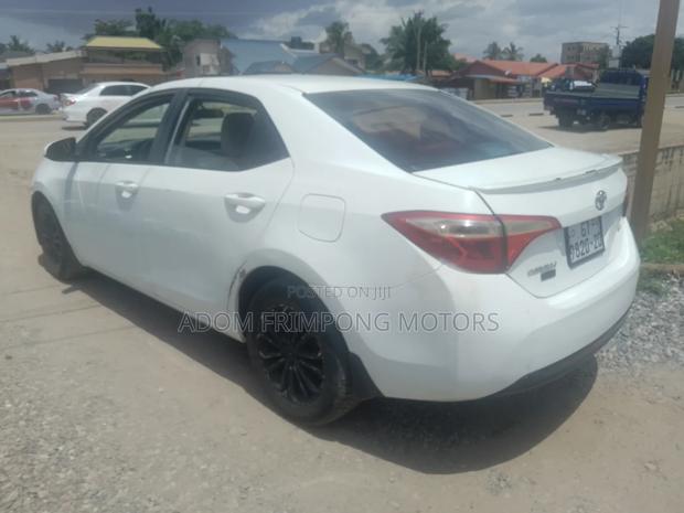 Toyota Corolla 2015 White