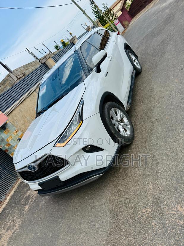 Toyota Highlander XLE 2021 White