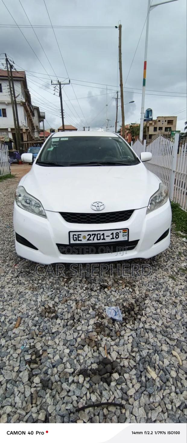 Toyota Matrix L Hatchback FWD (1.8L 4cyl 5M) 2012 White