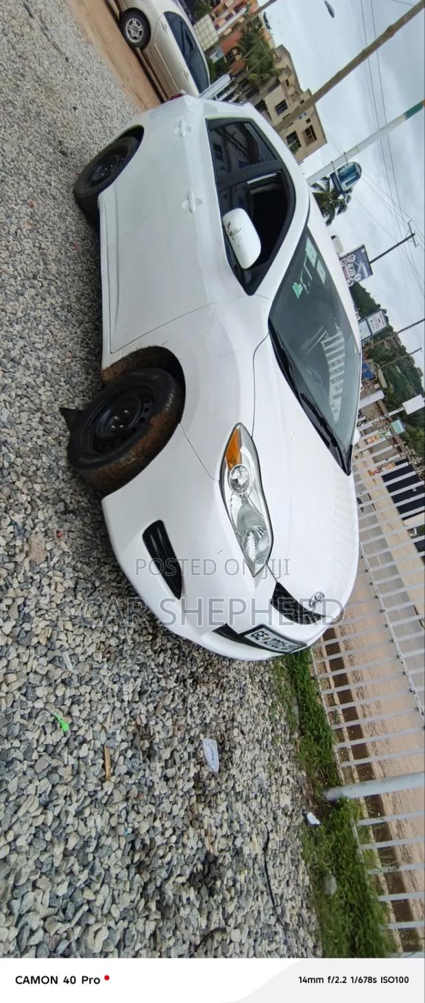Toyota Matrix L Hatchback FWD (1.8L 4cyl 5M) 2012 White