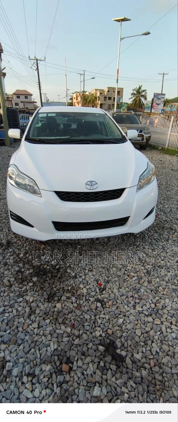 Toyota Matrix L Hatchback FWD (1.8L 4cyl 5M) 2012 White