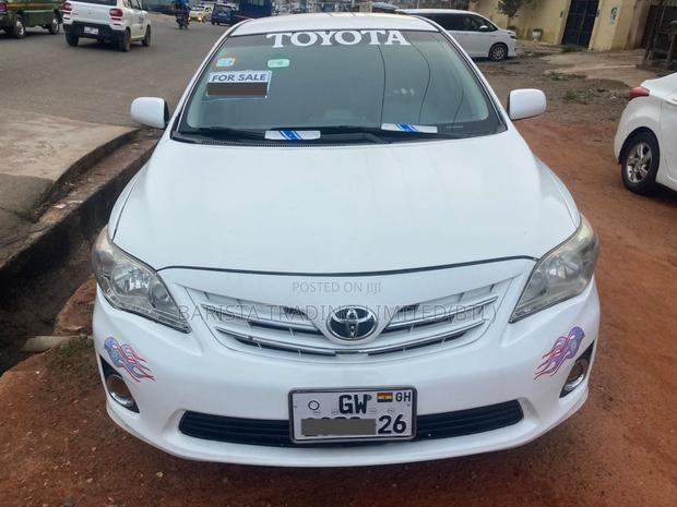 Toyota Corolla LE 4dr Sedan (1.8L 4cyl 4A) 2013 White