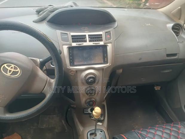 Toyota Vitz 2010 Red