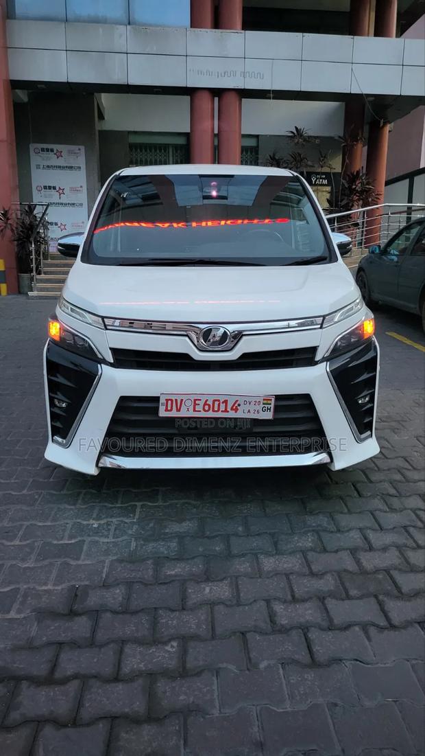 Toyota Voxy 2018 White