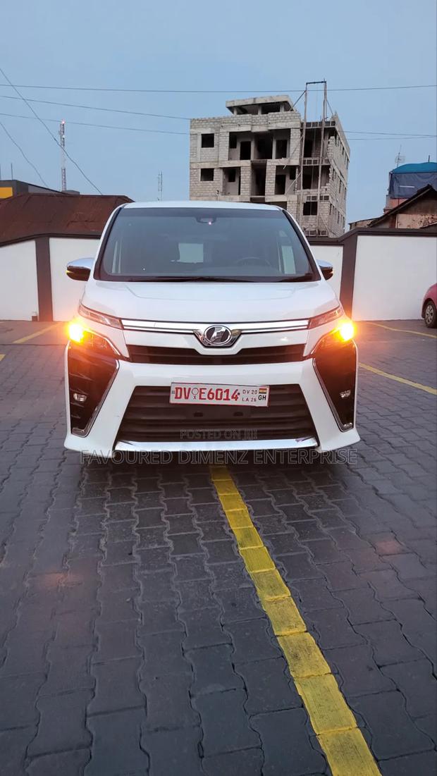 Toyota Voxy 2018 White