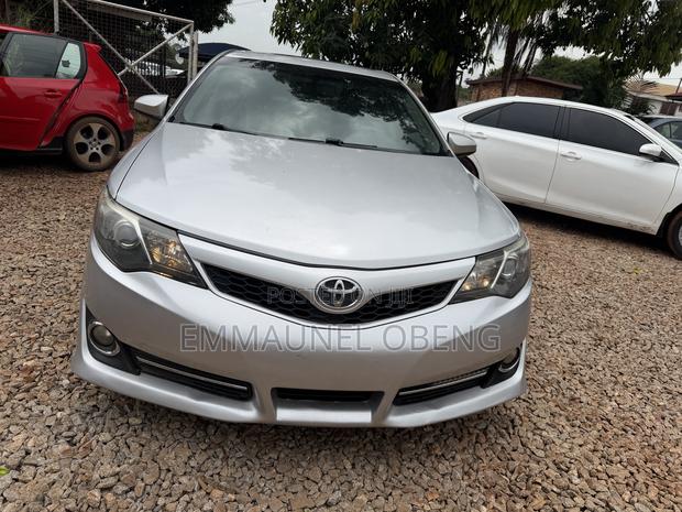 Toyota Camry XLE 4dr Sedan (2.5L 4cyl 6A) 2014 Silver