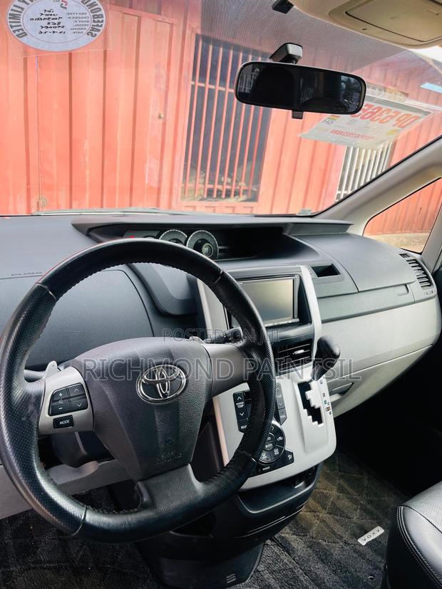Toyota Voxy 2011 Black