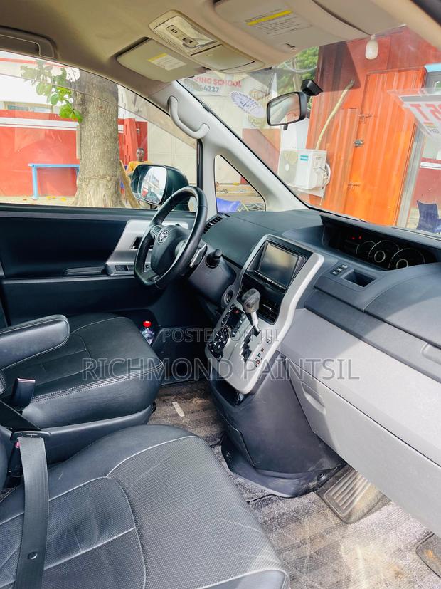 Toyota Voxy 2011 Black