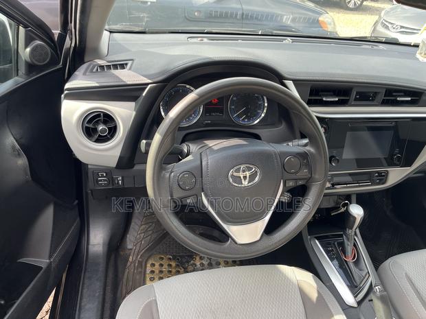 Toyota Corolla LE (1.8L 4cyl 2A) 2018 Black