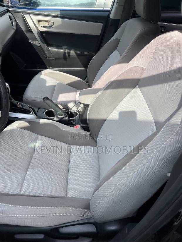 Toyota Corolla LE (1.8L 4cyl 2A) 2018 Black