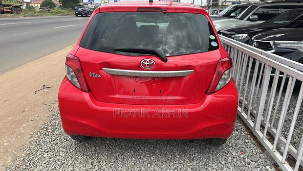 Toyota Vitz 2012 Red