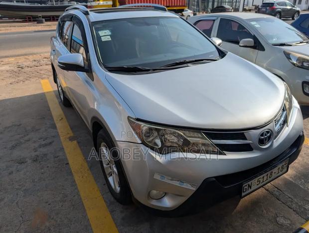 Toyota RAV4 XLE 4dr SUV AWD (2.5L 4cyl 6A) 2014 Silver