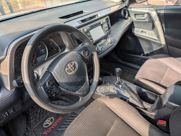 Toyota RAV4 XLE 4dr SUV AWD (2.5L 4cyl 6A) 2014 Silver
