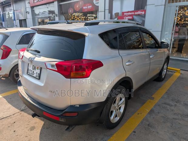 Toyota RAV4 XLE 4dr SUV AWD (2.5L 4cyl 6A) 2014 Silver