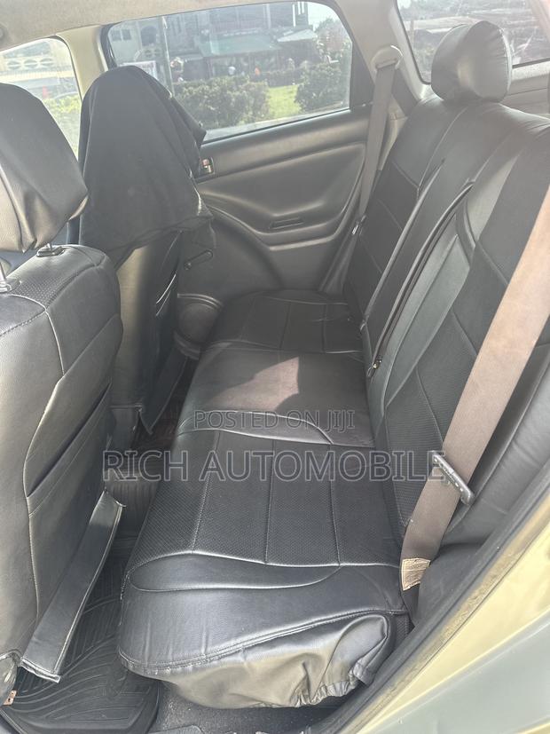 Toyota Matrix S Hatchback FWD (2.4L 4cyl 5A) 2010 Silver