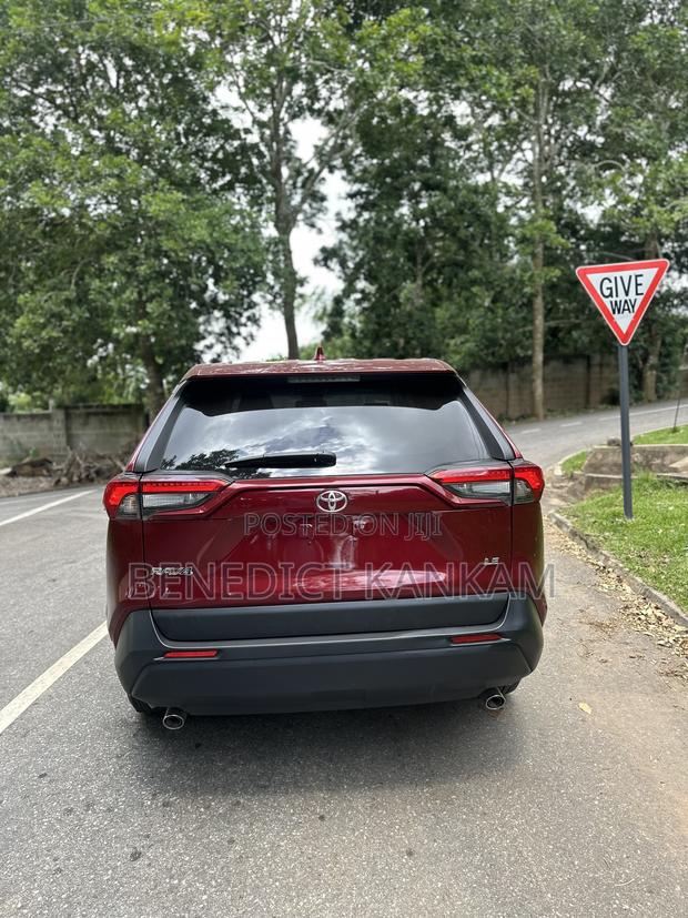 Toyota RAV4 LE 2022 Burgundy