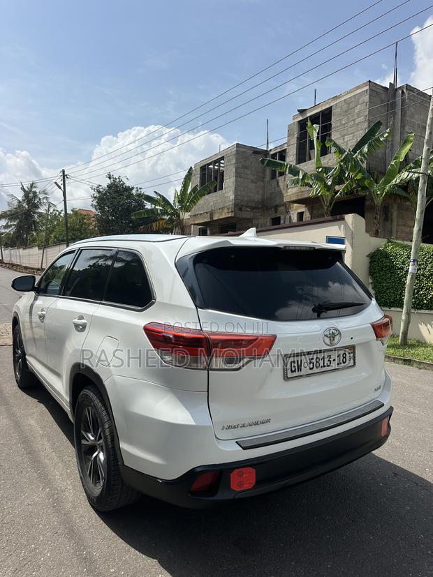 Toyota Highlander XLE 4dr SUV AWD (3.5L 6cyl 6A) 2015 White