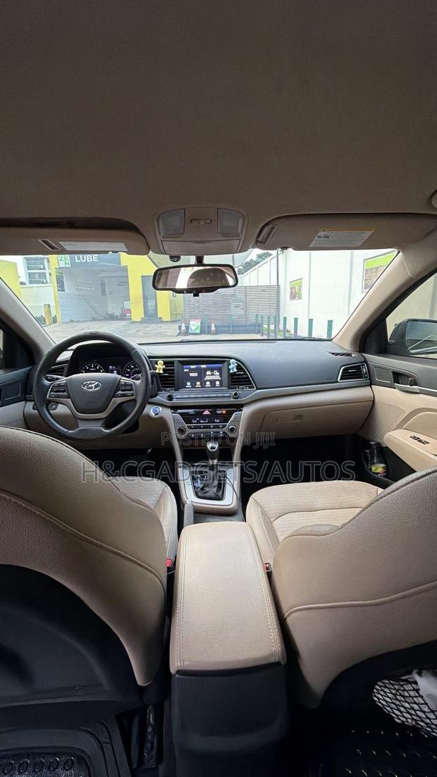 Hyundai Elantra Limited Sedan FWD (2.0L 4cyl 6A) 2017 Black