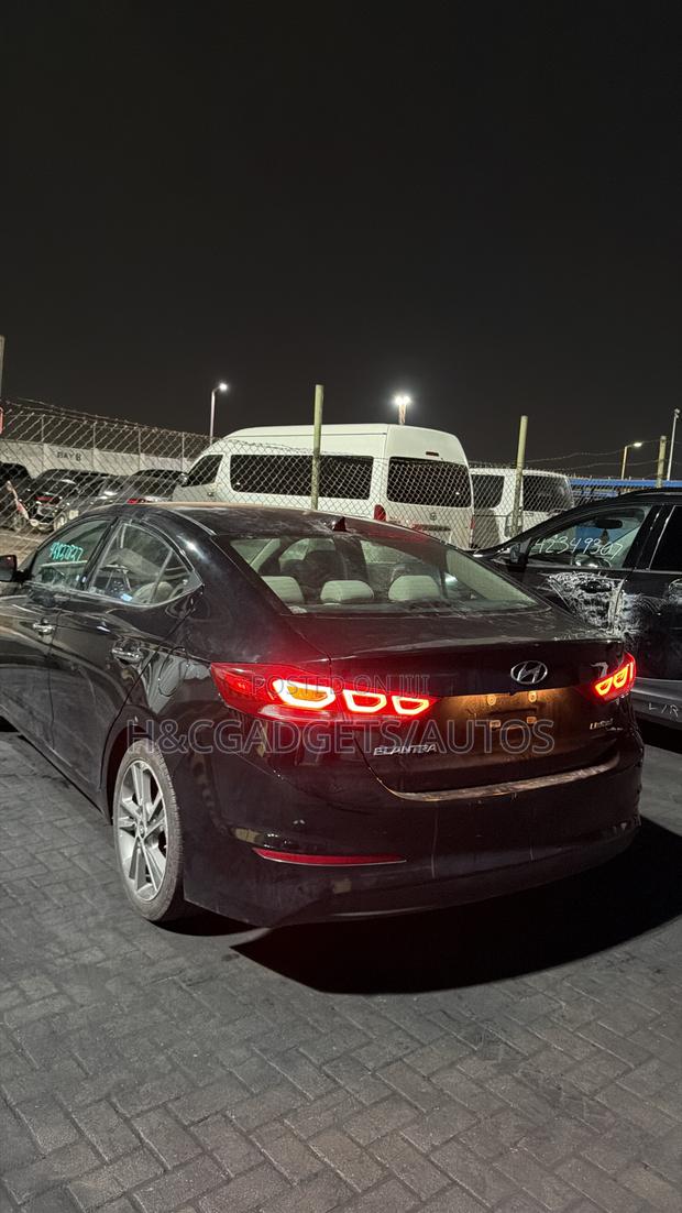 Hyundai Elantra Limited Sedan FWD (2.0L 4cyl 6A) 2017 Black