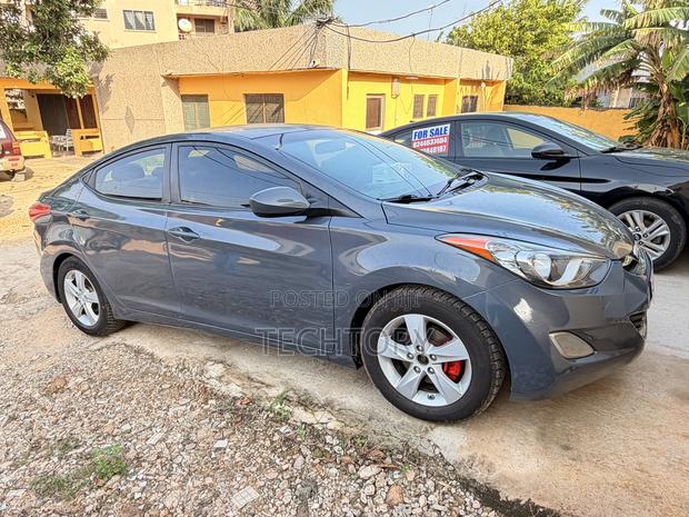 Hyundai Elantra GLS Sedan FWD (1.8L 4cyl 6A) 2013 Gray