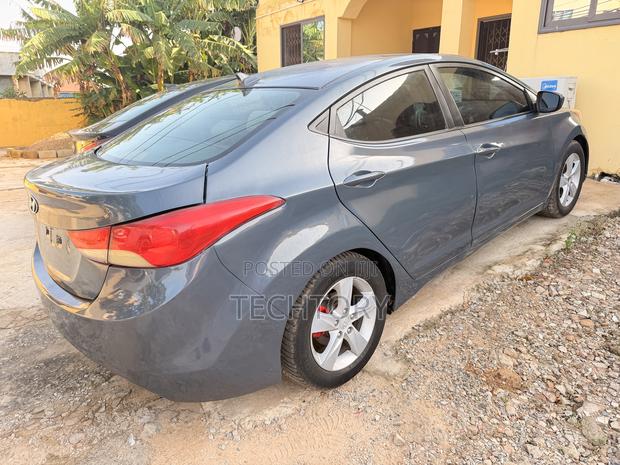 Hyundai Elantra GLS Sedan FWD (1.8L 4cyl 6A) 2013 Gray