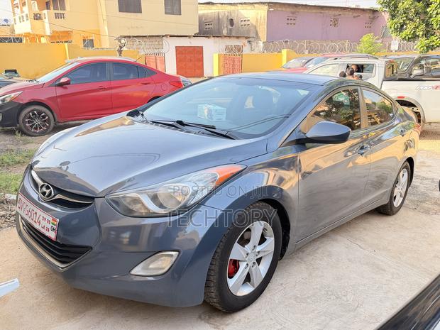 Hyundai Elantra GLS Sedan FWD (1.8L 4cyl 6A) 2013 Gray