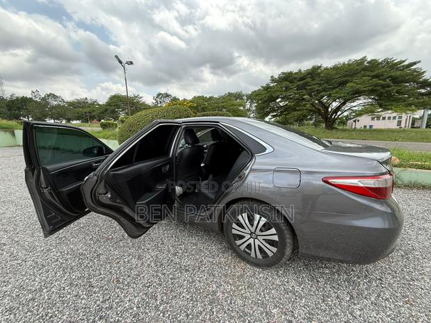 Toyota Camry LE 4dr Sedan (2.5L 4cyl 6A) 2016 Gray