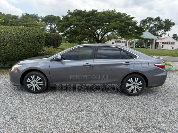 Toyota Camry LE 4dr Sedan (2.5L 4cyl 6A) 2016 Gray