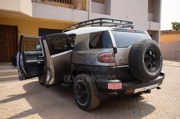 Toyota FJ Cruiser 4x4 Automatic 2009 Gray