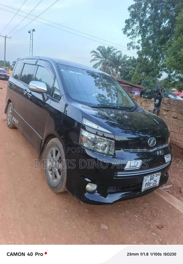 Toyota Voxy 2013 Black