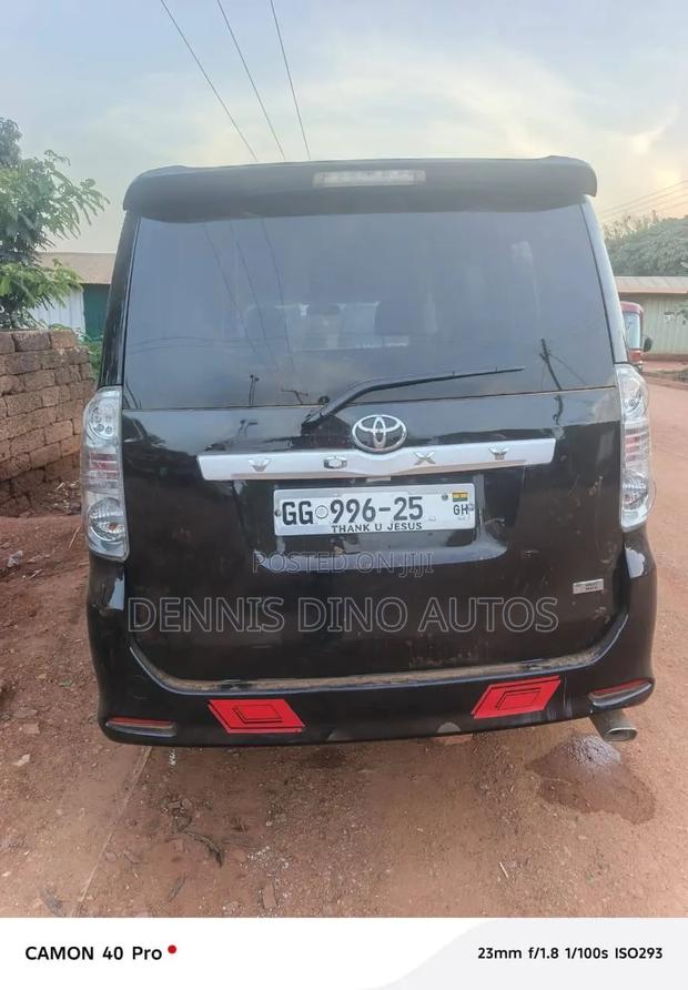 Toyota Voxy 2013 Black