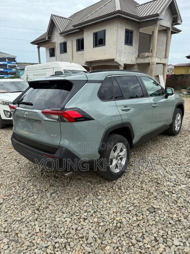 Toyota RAV4 2021 Green