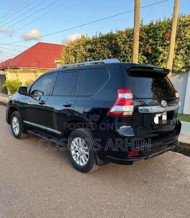 Toyota Land Cruiser Prado 2016 Black