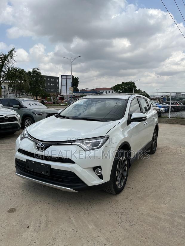 Toyota RAV4 SE AWD (2.5L 4cyl 6A) 2016 White