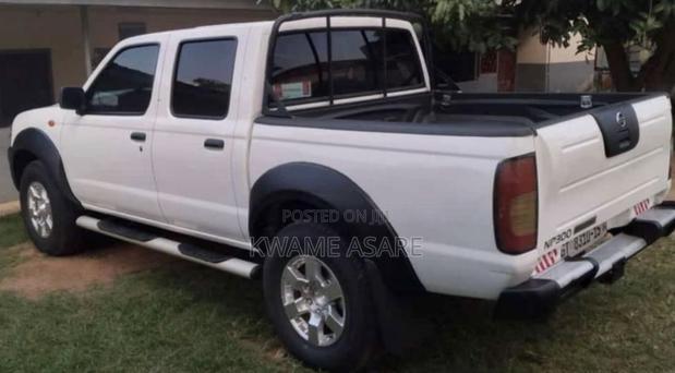 Nissan Hardbody 2012 White