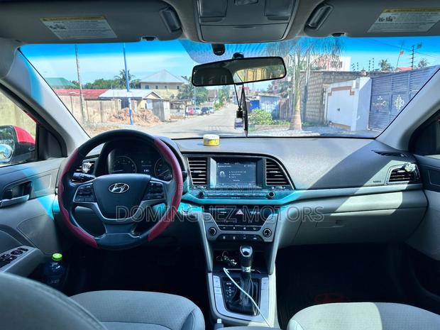 Hyundai Elantra 2017 Red