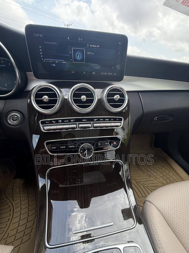 Mercedes-Benz C300 2019 Blue