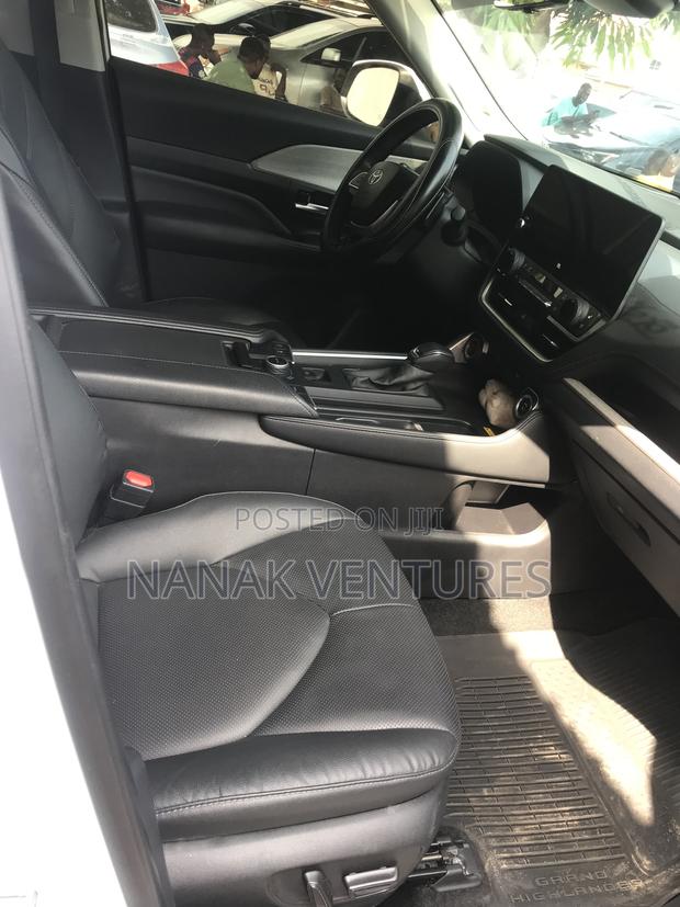 Toyota Highlander Platinum AWD 2024 White
