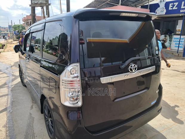 Toyota Voxy 2011 Black
