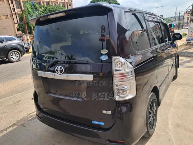 Toyota Voxy 2011 Black