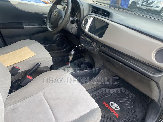 Toyota Vitz 1.3 FWD 5dr 2012 Black